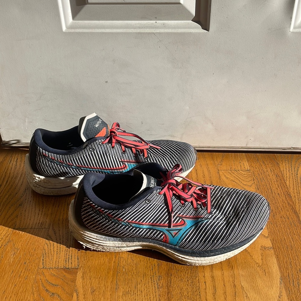Mizuno mens wave rebellion